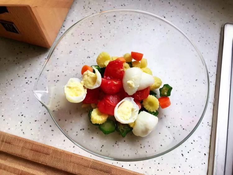 自制鸡胸肉果蔬沙拉,营养丰富还低脂,多吃也不担心长胖