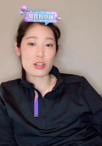 催婚|朱婷直播时被催婚,她用11个字机智回应,球迷真的是一个大活宝