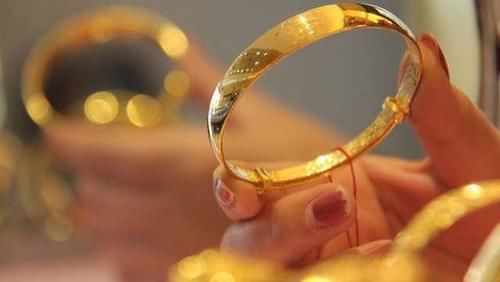 买黄金手镯越重越好？内行人一分析，后悔才知道
