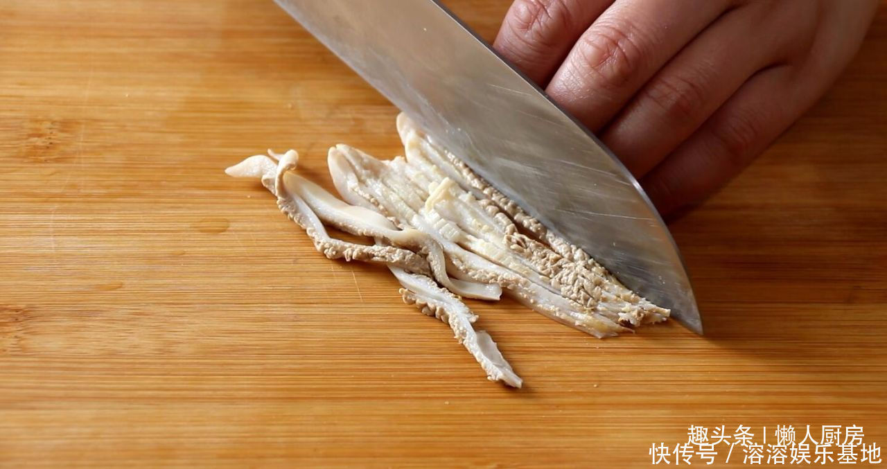 凉拌|夏天最爱吃的凉拌菜,2根芹菜,一点大蛏王,教你做一盘凉拌蛏子