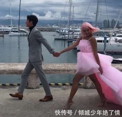 皮肤|皮肤黝黑新娘坚持穿粉色婚纱拍照,被人吐槽史上最黑 精修图打脸