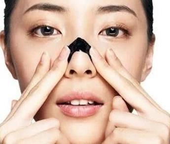 草莓鼻|女孩子若想要鼻子“光滑挺拔”,坚持这“3习惯”,早晚摆脱草莓鼻