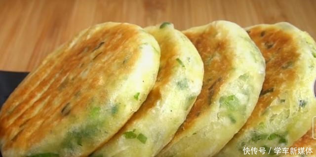 想吃葱花饼不用买,不用揉面,香酥宣软,比买的还好吃!