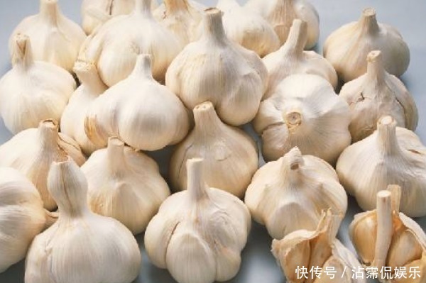 收入|睡觉前把蒜放枕头下,3天后会有什么变化三大好处收入囊中!