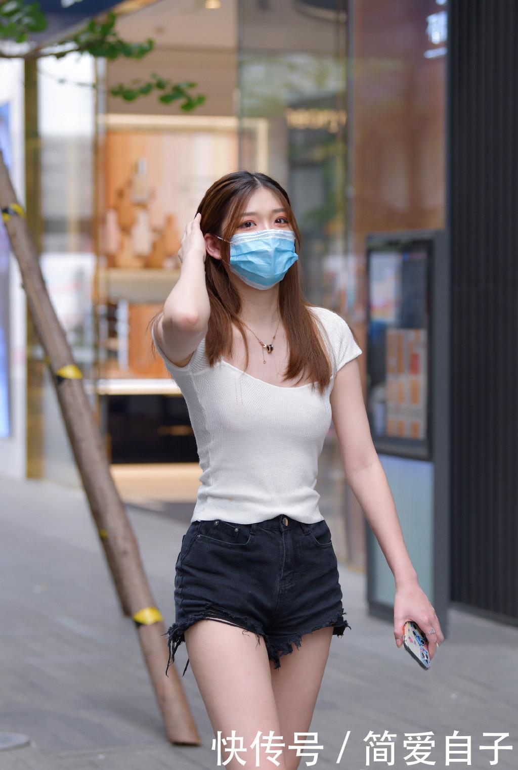 美女短裤穿搭清凉舒适又显身材,美美的
