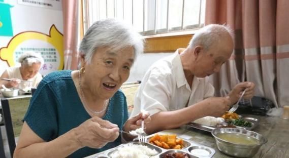 精神状态|不论男女,过了50岁,如果身上有4个表现的话,或许与长寿有缘!