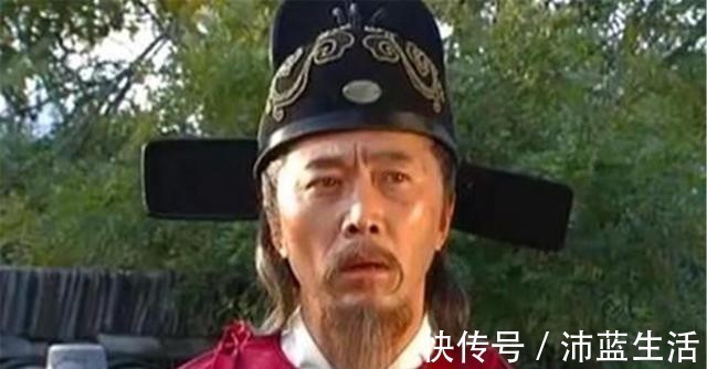 刘伯温$刘伯温为找天书,挖开诸葛亮墓,看到墓中一行字,马上匆匆离开