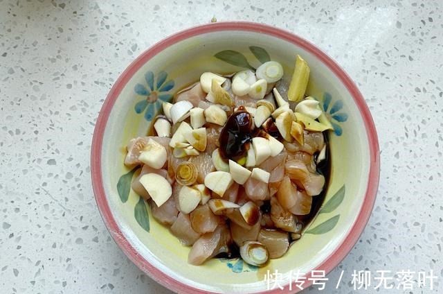 天冷了,就喜欢这种懒人盖浇饭,有菜有肉又有汤,拌米饭超香!