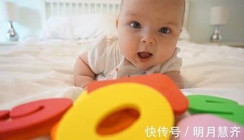 整句话|宝宝说话晚，可能养育方式出了错！这4种养育方式千万不可取