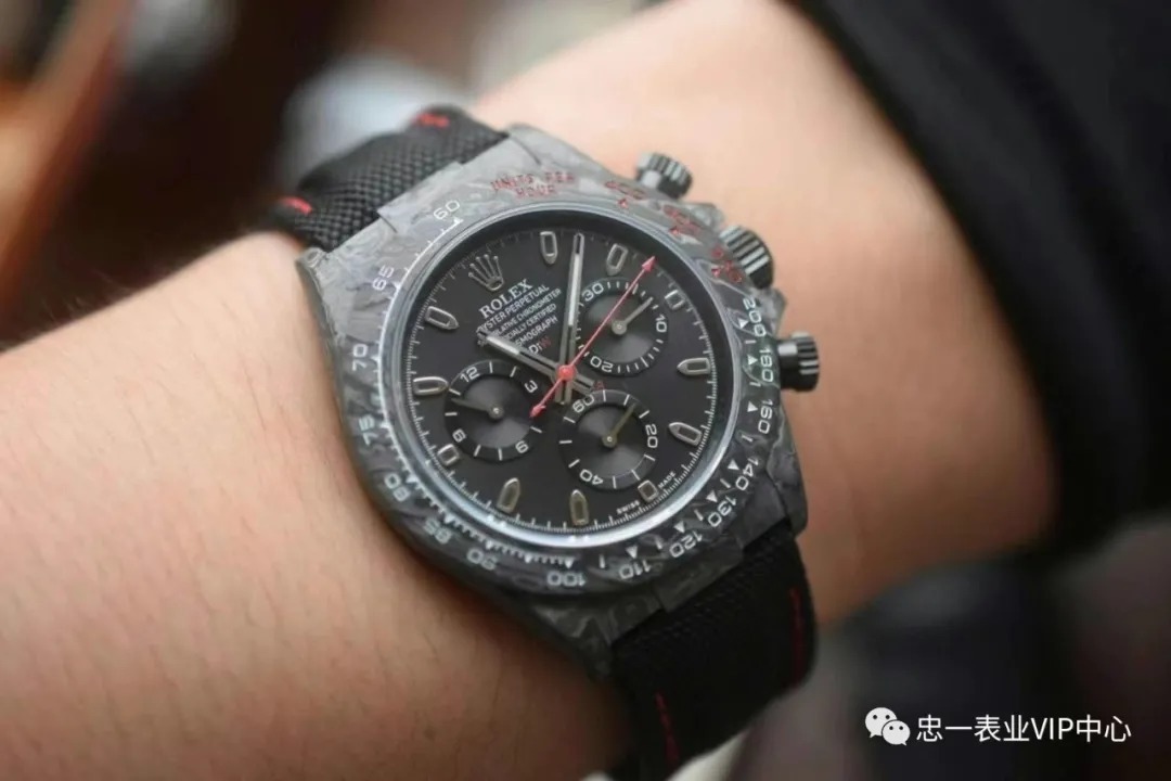 忠一表业:搭载自产4130机芯,N厂碳纤维迪通拿定制版到底如何?