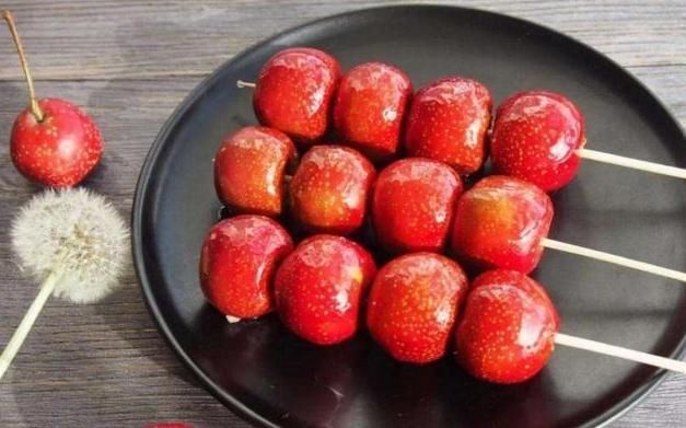 胆固醇|经常用山楂泡水喝，一段时间后，身上可能发生以下4个“变化”！