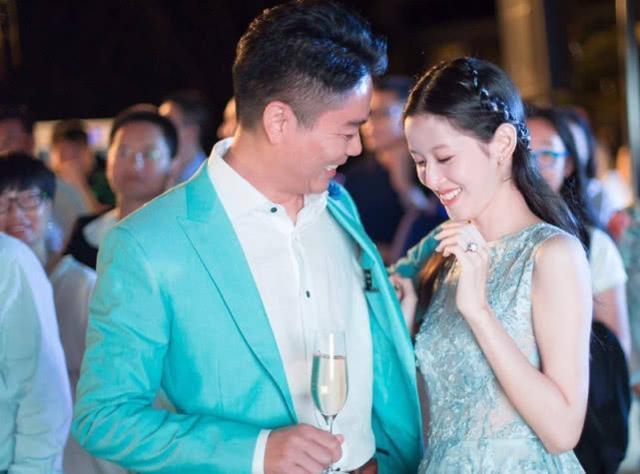 奶茶|刘强东案件从鸳鸯浴到“鸳鸯狱”,奶茶终于变成了“抹茶”