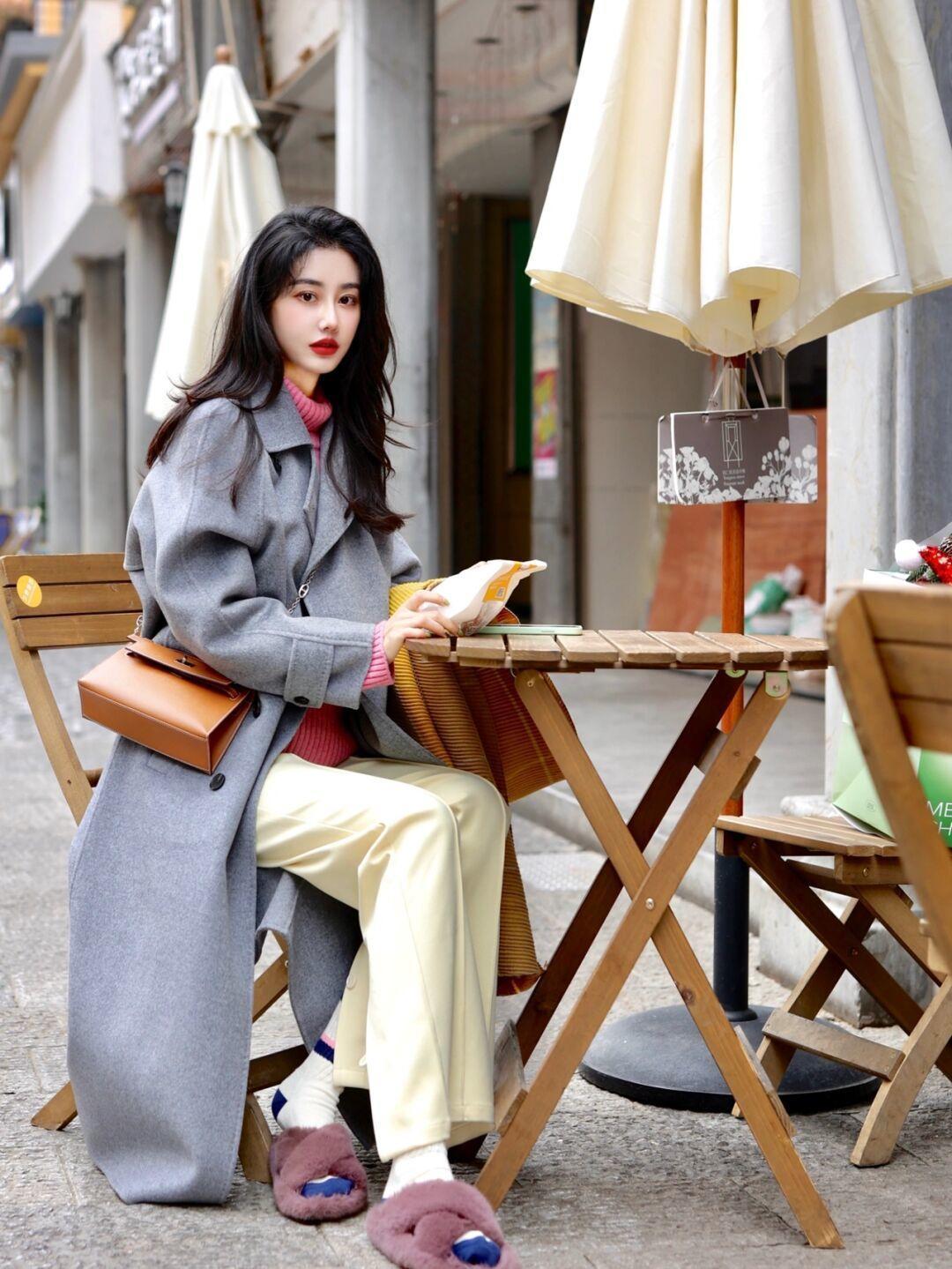 毛呢|冬天想要穿出高级感?一定要试一试灰色和粉色的搭配,高级又时尚!