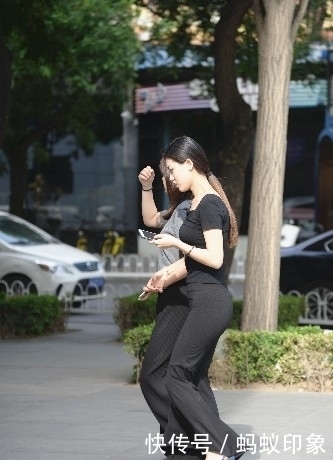 衣服|喇叭裤怎么穿都不好看?还不是你鞋子没选对!来看看别人怎么穿的