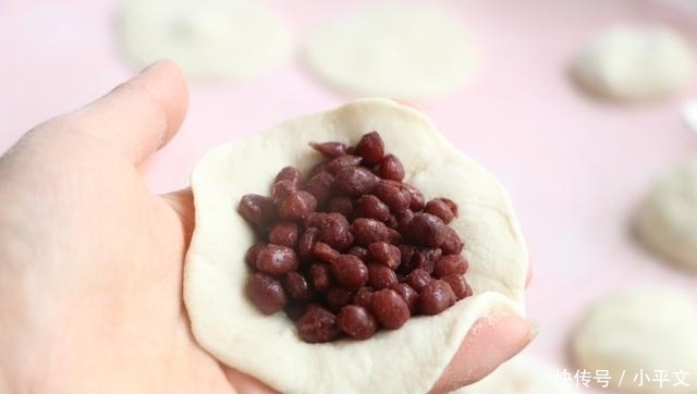 早餐比包子简单，比馒头好吃，两手一卷，出锅孩子一口气吃3个