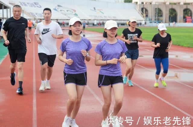 半岛|半岛聚焦丨夏日热练!弘诚体育场日均迎客七千,有人专门开车来运动