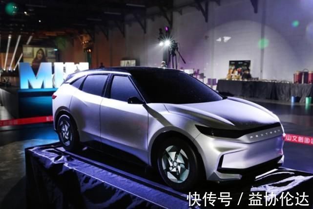 suv|富士康首款纯电SUV曝光，网友：什么人都能造车了吗？