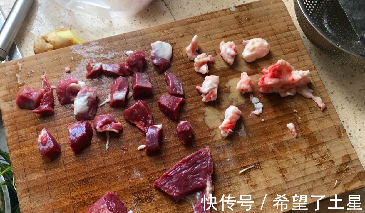 鲜嫩|夜市的羊肉串为啥好吃原来腌肉是关键，做对了肉质鲜嫩，真香！