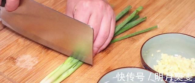 豆腐最过瘾的吃法,我家隔天就做一次,每次都不够吃,做法超简单