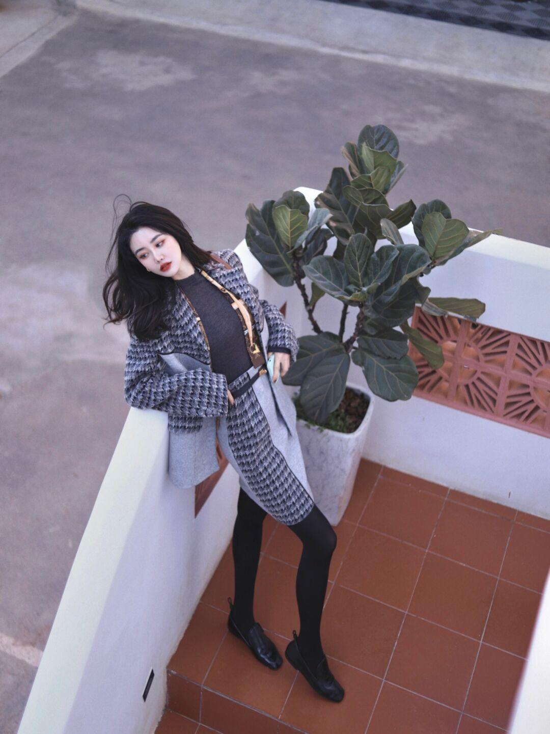 黑白配 冬季不容错过的“毛呢外套”搭配,思路总结好了,看这篇就够