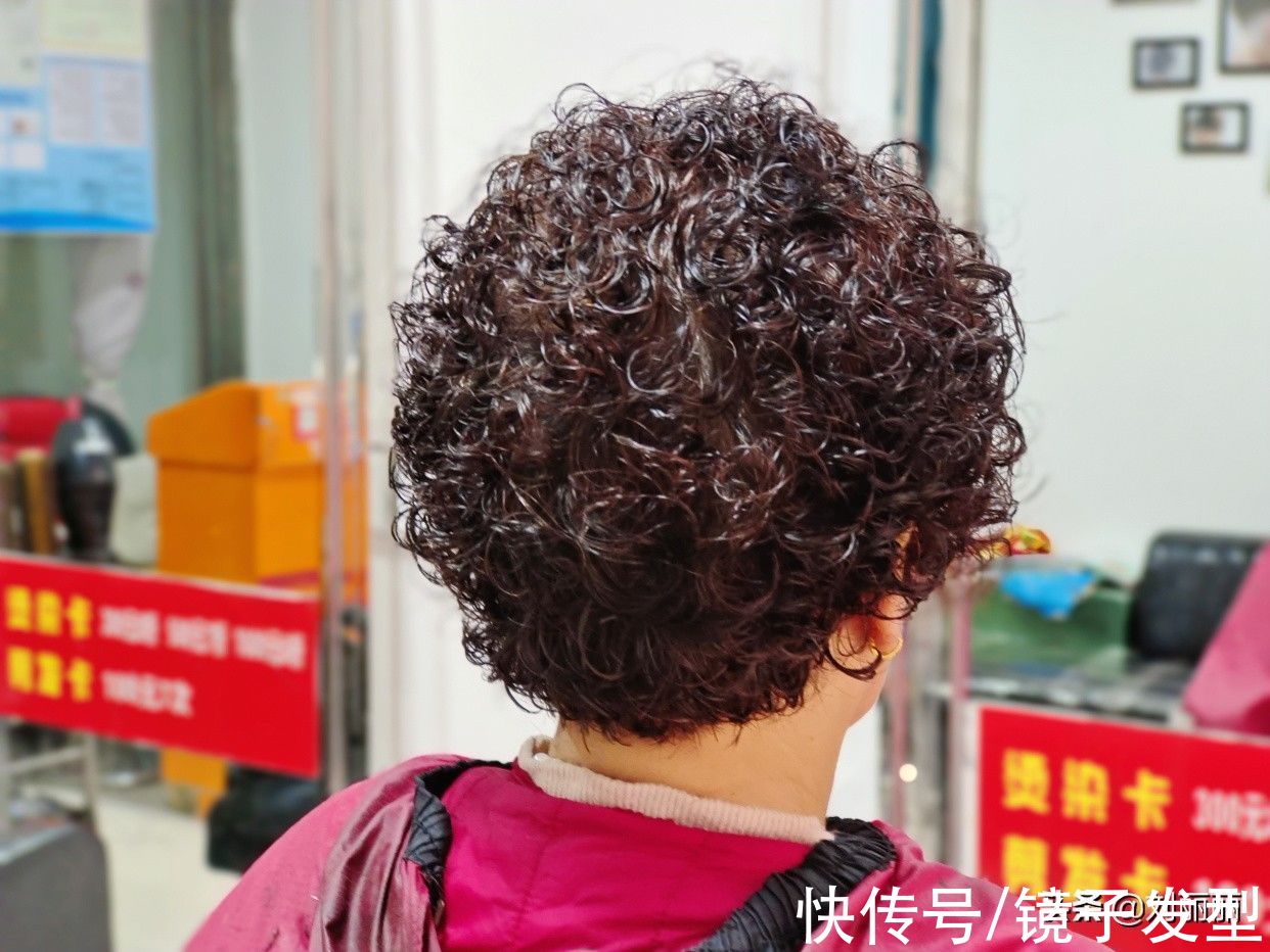 全头 今年年底发型怎么剪？全头卷齐刘海狼尾发都不错，精选15款任你挑