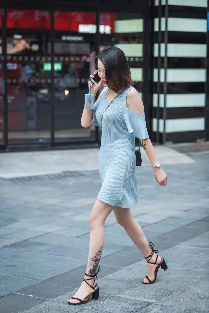 高跟鞋|貌美如花的小美女,一束马尾置于脑后,更加显得清爽文静