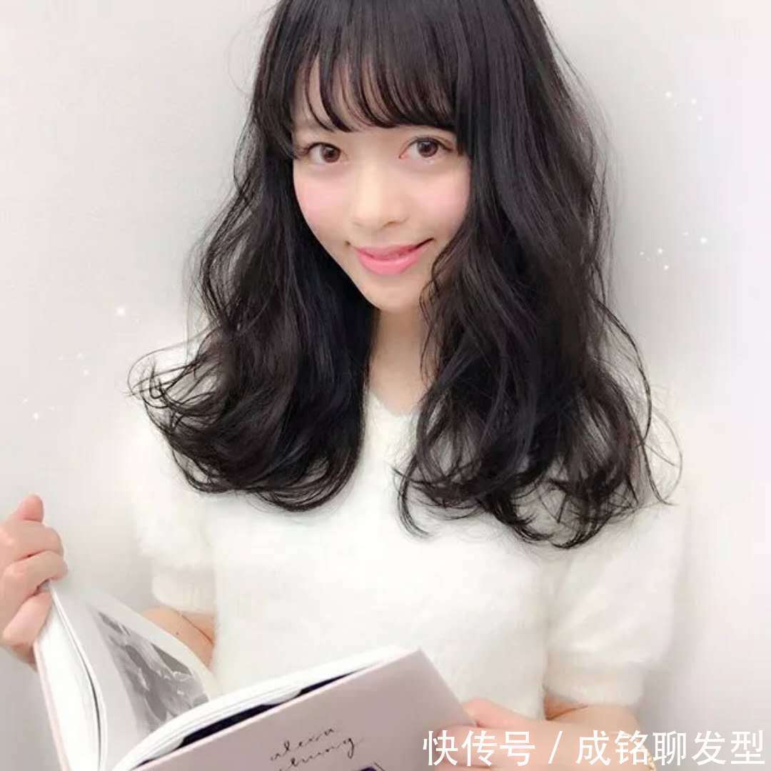 美发店 以前最喜欢染发,现在却喜欢自然的发色,这是老了的表现吗?