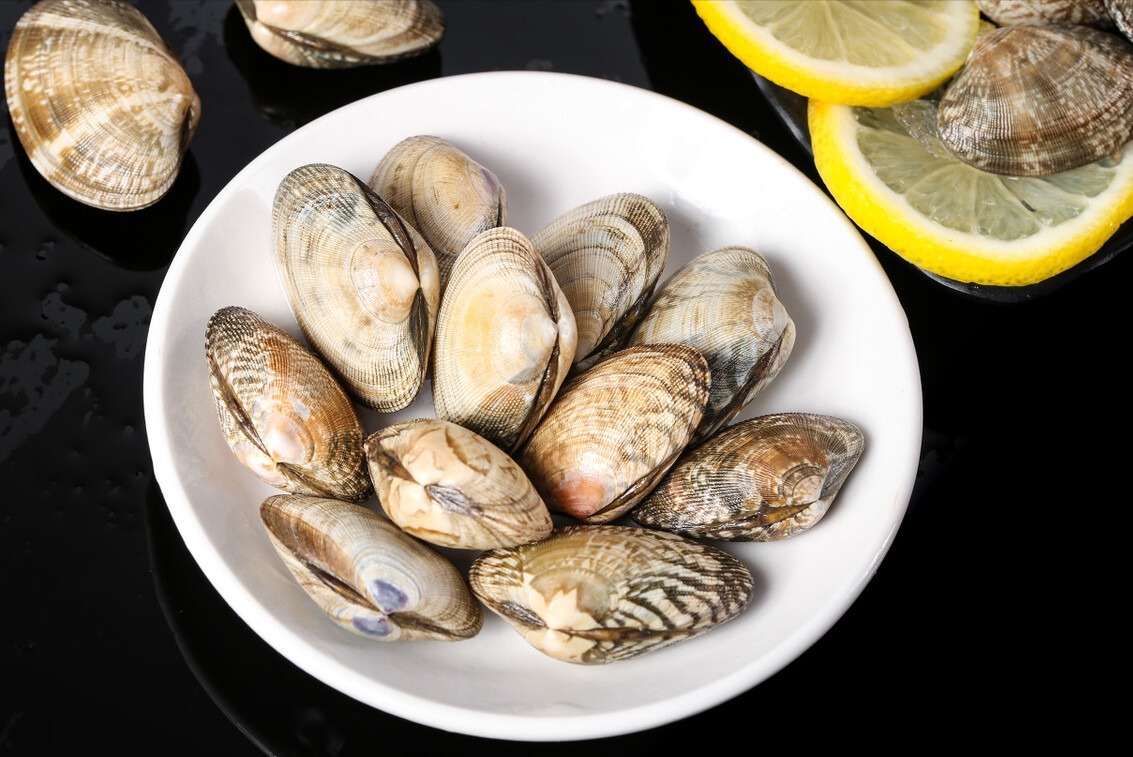 浸泡|做丝瓜汤,切记不要直接下锅,掌握这1步,汤鲜味美,颜色不变黑