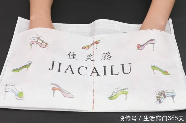 布袋子别扔了,上面粘个一衣架,特别“值钱”,家家户户都需要!