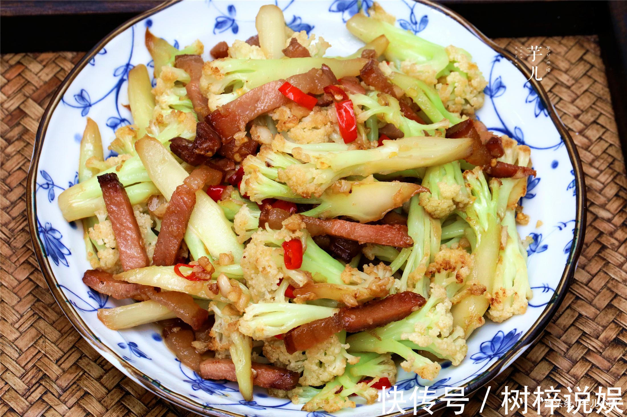 花菜别直接下锅炒,多一步,脆嫩可口,比肉还香,好吃又下饭