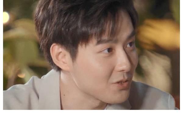 《心动4》橙子“学生照”被扒,长发披肩素颜出镜,比现在更美