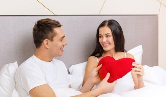 尿液|男性50岁后,早起若还有这4种表现,让人羡慕,身体还很年轻呢!