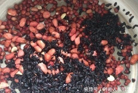 早餐煮杂粮粥，掌握1点窍门，粥软糯黏稠香味足，豆子不生硬