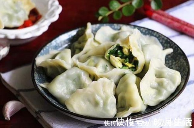 调韭菜馅，直接拌馅是大忌！多做1步，保证韭菜鲜嫩翠绿，不出水