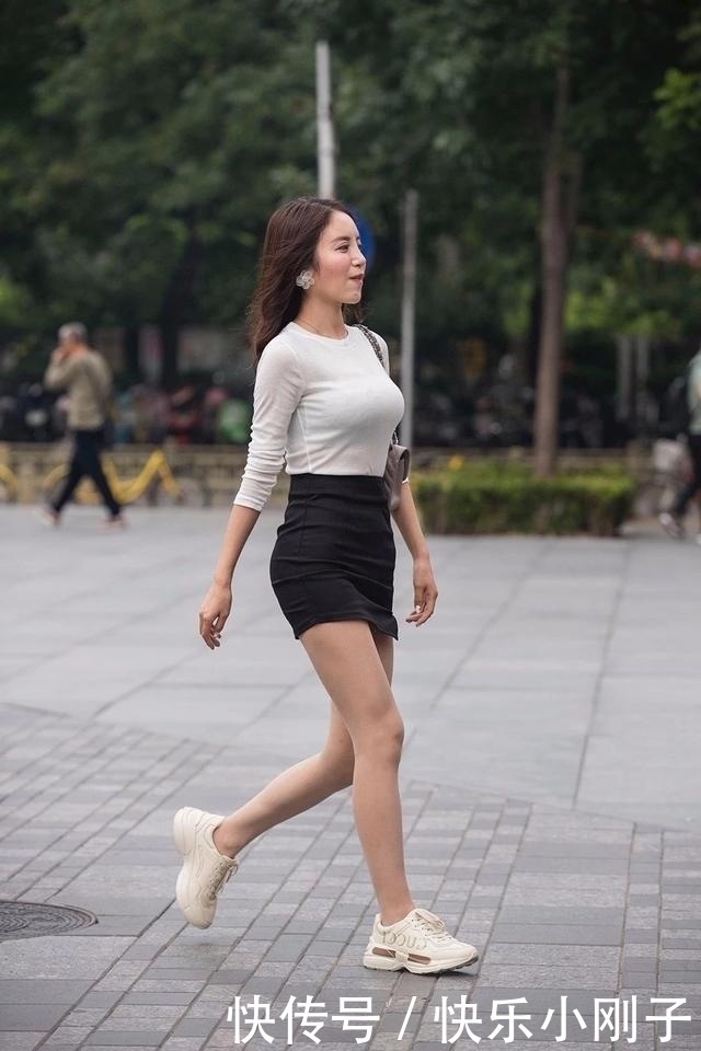 街拍|时尚街拍,在形形色色的穿搭中,有一些女生的搭配格外抢眼