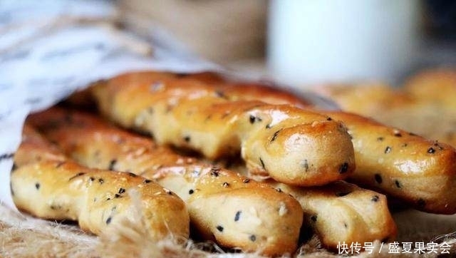  手机|看手机就可以啃得很享受的一款面包，约吗？