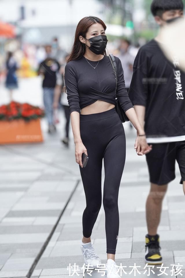 健美裤|健美裤休闲穿搭，美就这么简单，简约时尚又修身