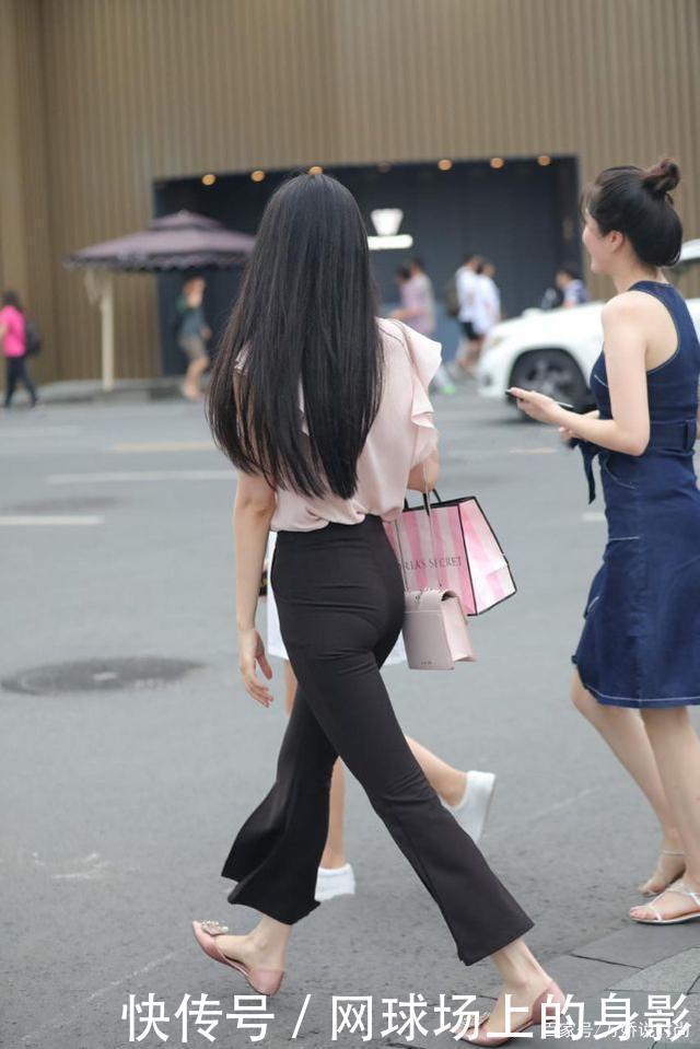 显得|优雅休闲下,造型显得丰富立体,气质也更显靓丽