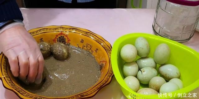 自从学会自制皮蛋,我家每月做一次,简单又解馋,比买的还好吃!