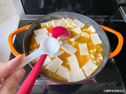 立春后，豆腐和它是绝配，简单炖一炖，汤鲜味美，补钙长个头