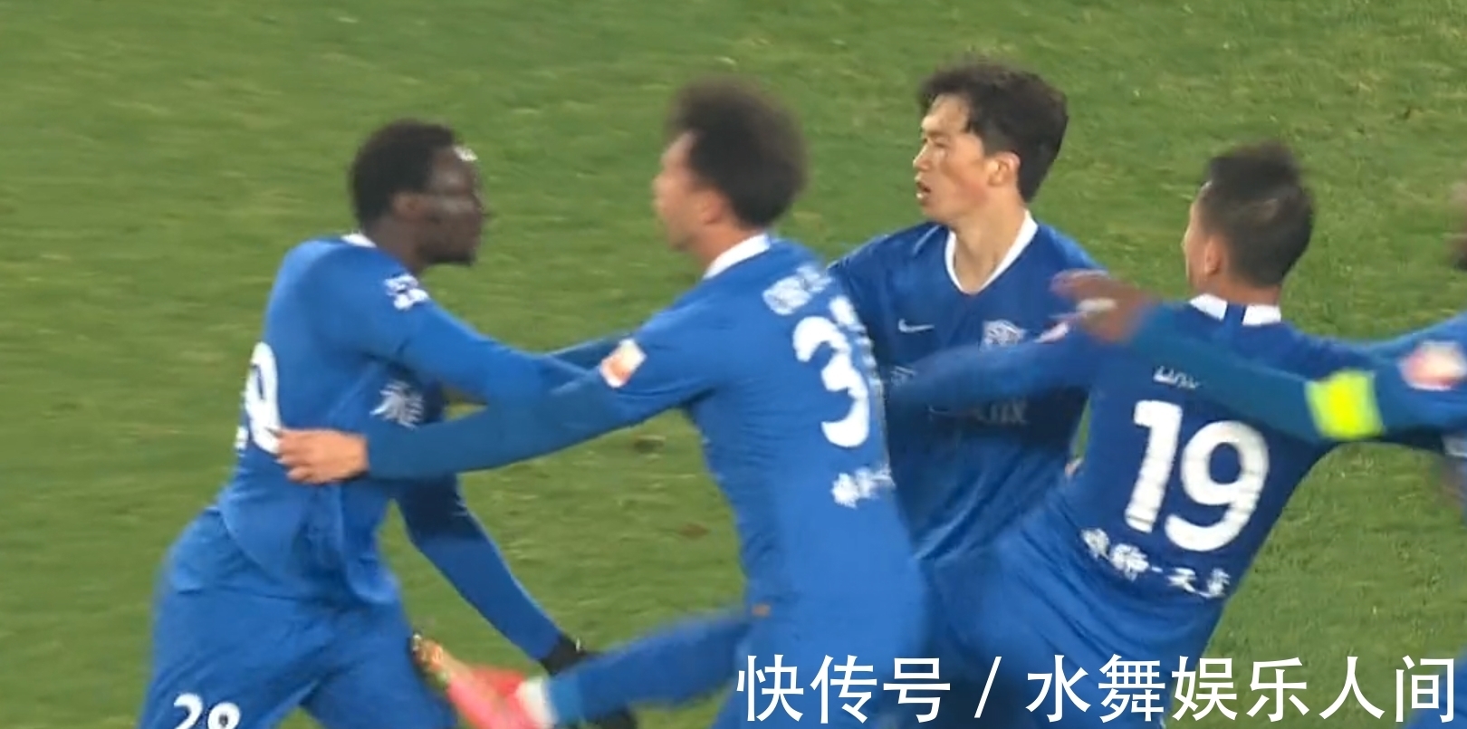 |中超又成笑话:保级队爆发严重内讧,外援掌掴本土球员,双双染红