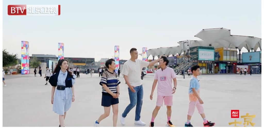 街头篮球|北京卫视《京城十二时辰》丨蔡国庆父子挑战街头篮球 张凯丽母女打卡萌动潮玩