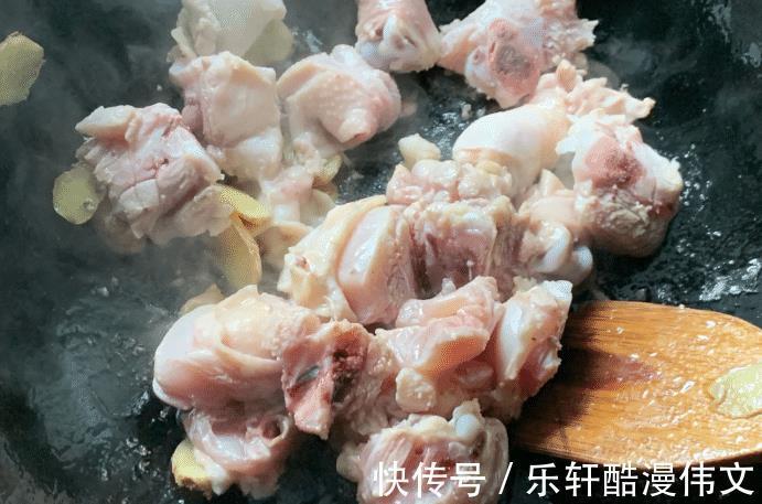 鲜嫩|板栗和鸡肉的完美结合，鲜嫩的板栗烧鸡，做法简单又下饭