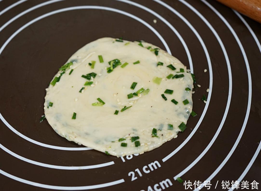 教你在家做葱油饼,掌握几个技巧,层次多,吃起来又香又酥又软
