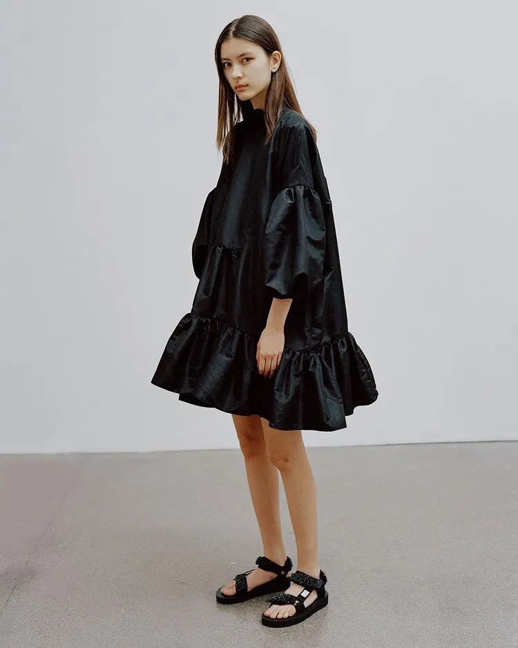 s凉鞋砍男术，男生都爱这样穿凉鞋的女生｜夏日凉鞋集合