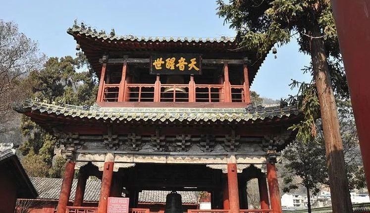 寺庙|中国“最奢侈”的寺庙，全寺用楠木建成，共雕刻有9999条龙