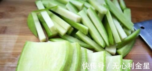 这种菜的维生素是梨的8倍,却只要6毛一斤,特别适合冬天吃!