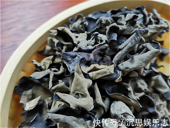 吃木耳,为何要焯水不焯水能吃吗一文读懂木耳的正确食用方法