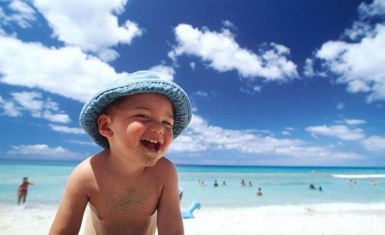 孩子|七岁男孩吹风扇导致面瘫，夏天家长5个错误降温动作，害娃不浅