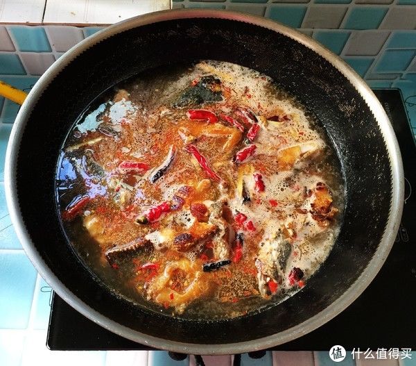 炖鱼时,用“它”来代替水,鱼肉鲜嫩无腥味,一上桌全家抢着吃